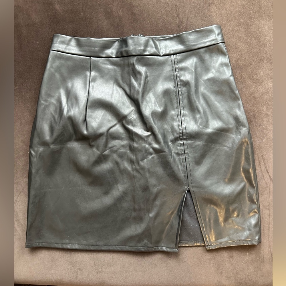 Faux leather mini skirt